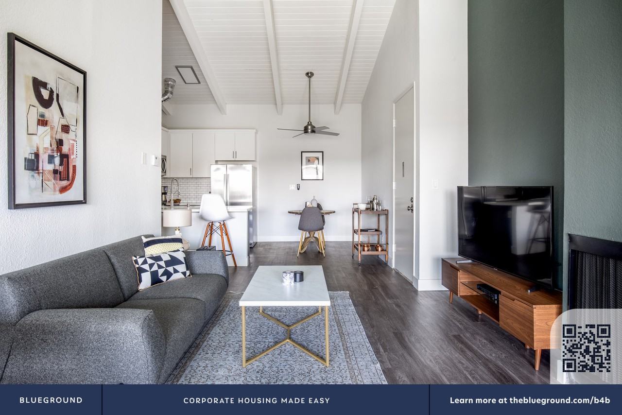 6510 Green Valley Circle - Photo 5 of 51