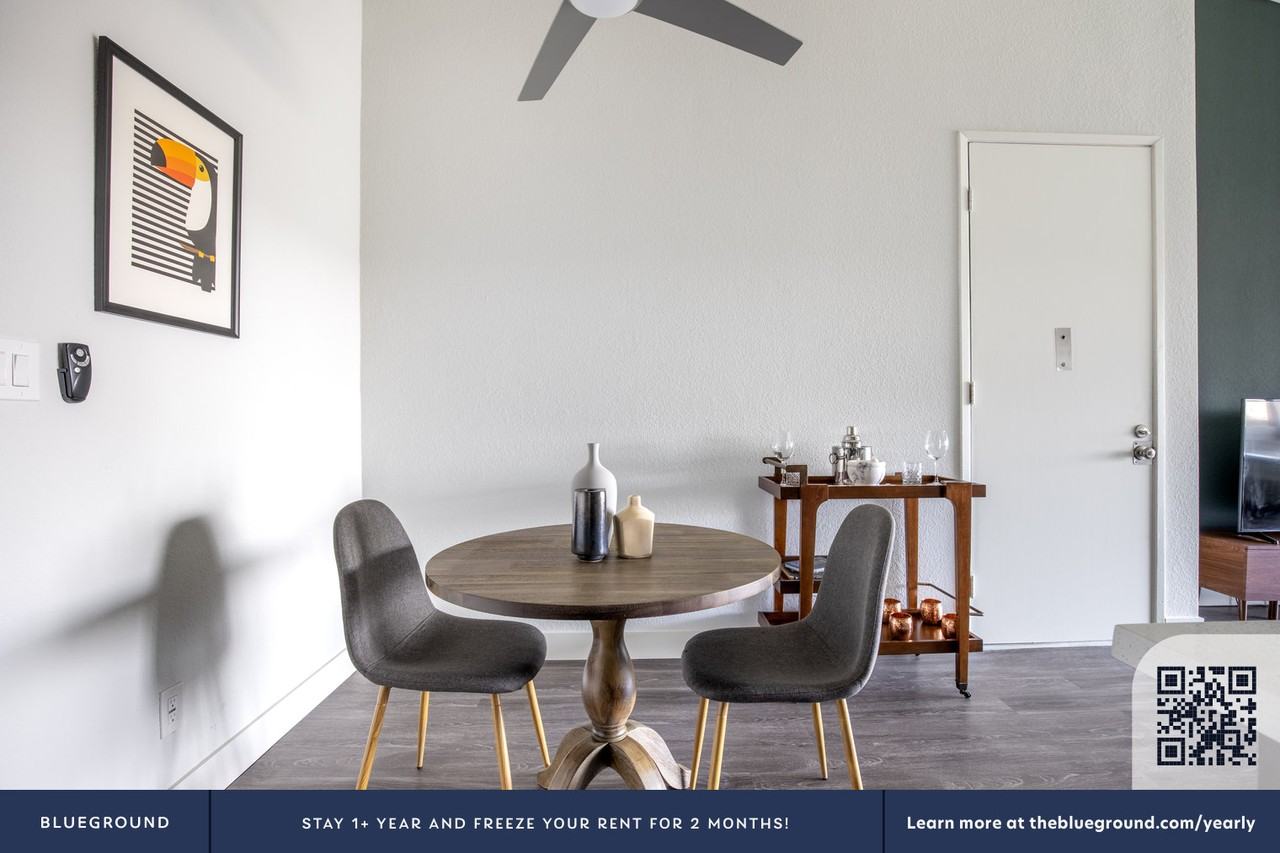 6510 Green Valley Circle - Photo 7 of 51