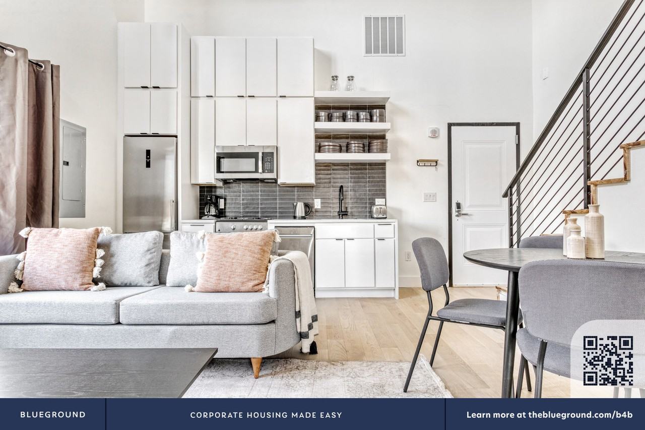 1012 Pennsylvania Avenue Southeast - Photo 5 of 29