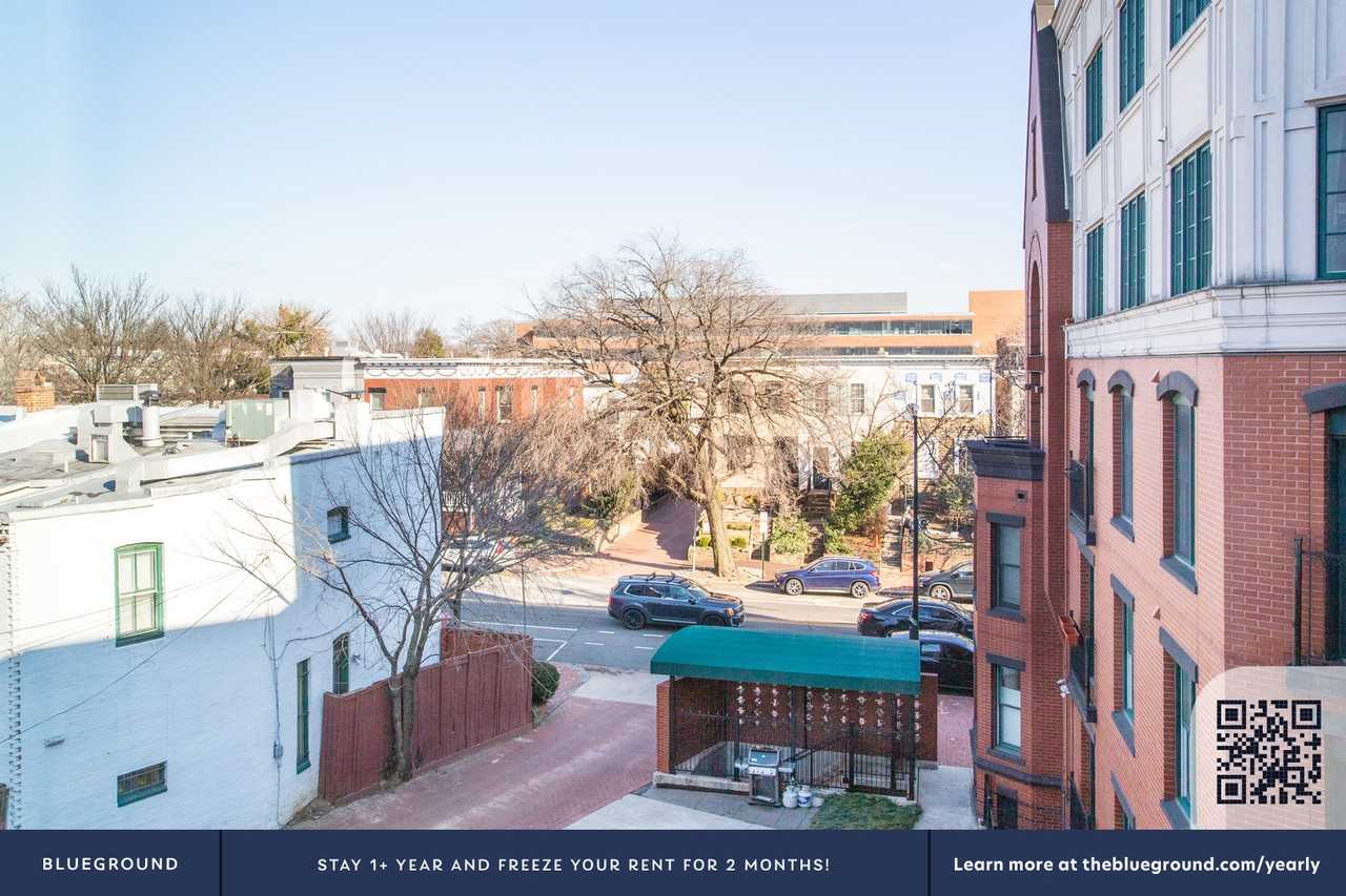 1012 Pennsylvania Avenue Southeast - Photo 7 of 29