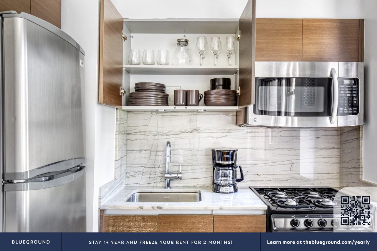 252 East 61st Street - Photo 7 of 17