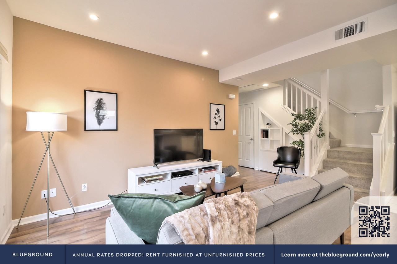 716 Astor Ct #1589 - Photo 3 of 14