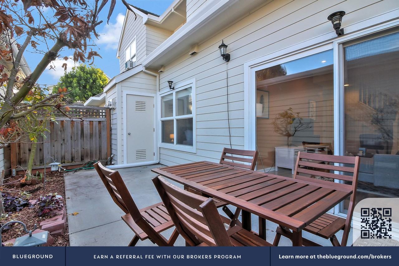 716 Astor Ct #1589 - Photo 4 of 14