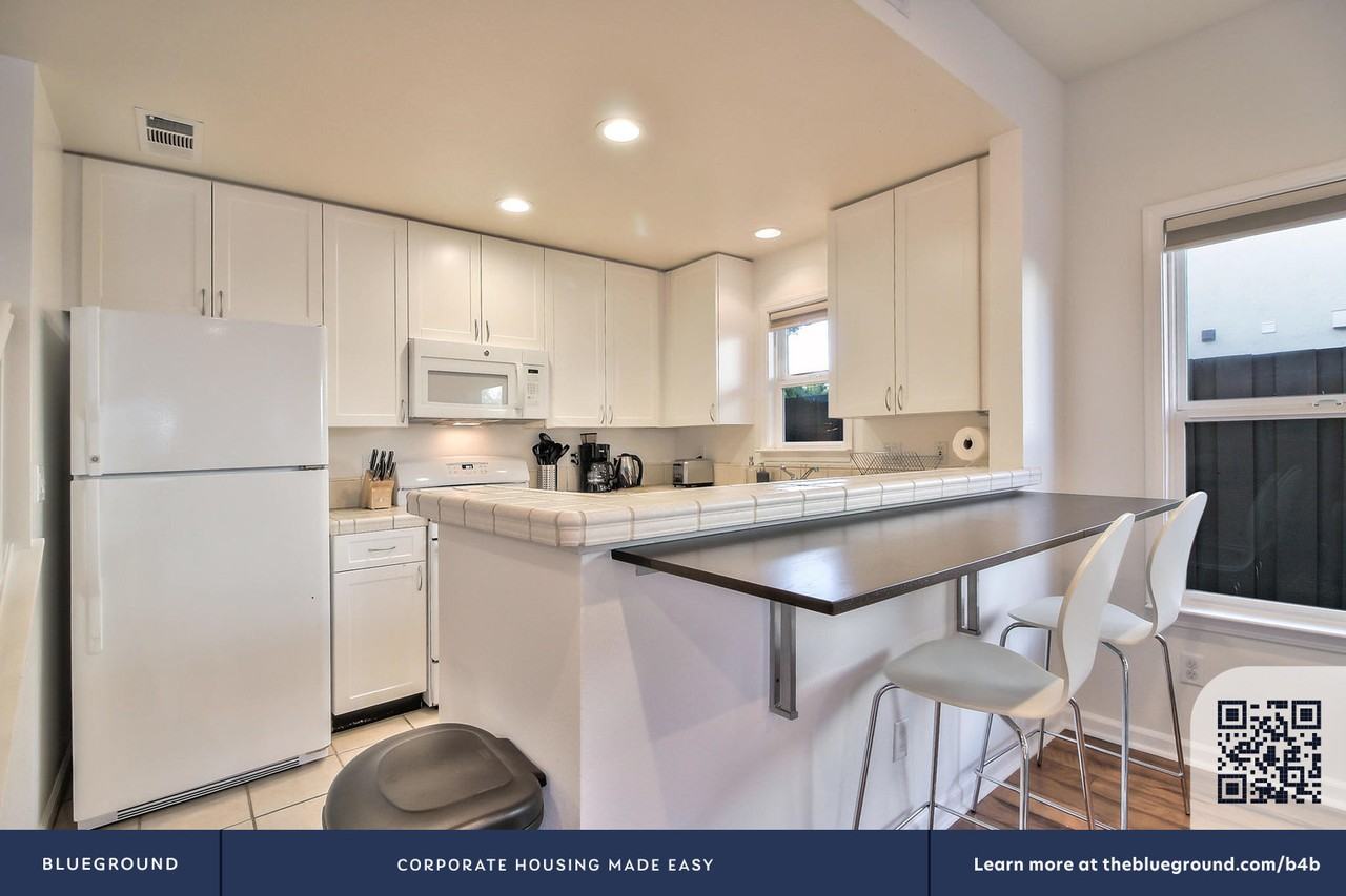 716 Astor Ct #1589 - Photo 5 of 14