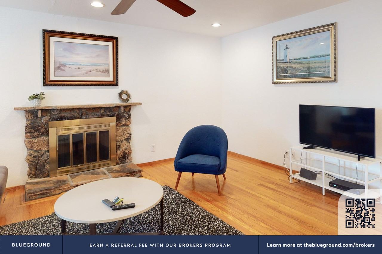 3051 Mark Ave #1510 - Photo 4 of 16