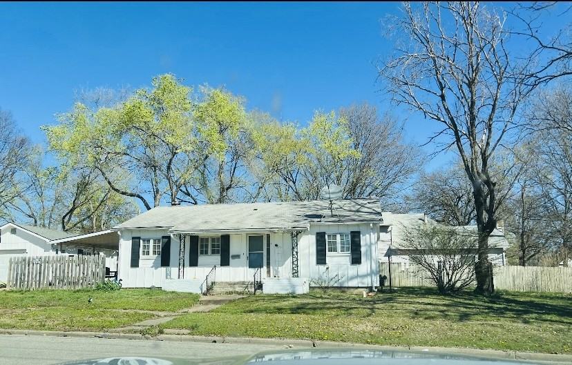 304 W 7th St - Photo 3 of 3