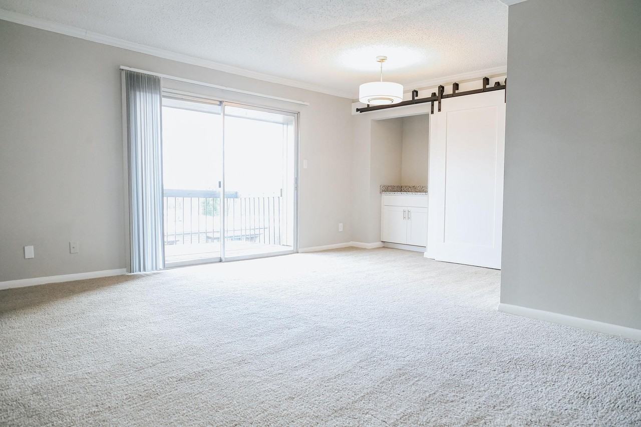 Kingston Pointe Apartments - Photo 4 of 49