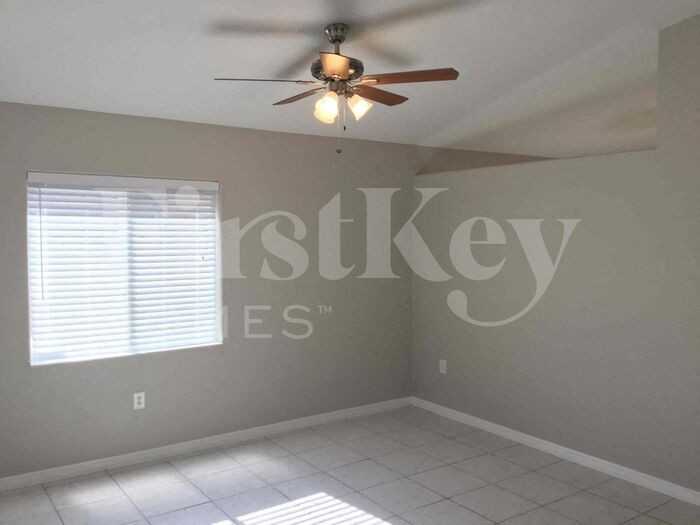 10036 Nw 126th Ter - Photo 2 of 15