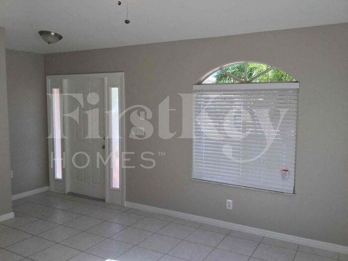 10036 Nw 126th Ter - Photo 3 of 15