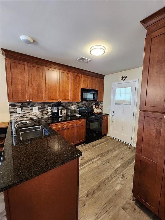 990 Grant St Se #NA - Photo 3 of 28