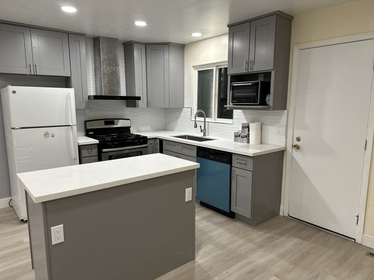 672 Banff St #672BANFF - Photo 3 of 17