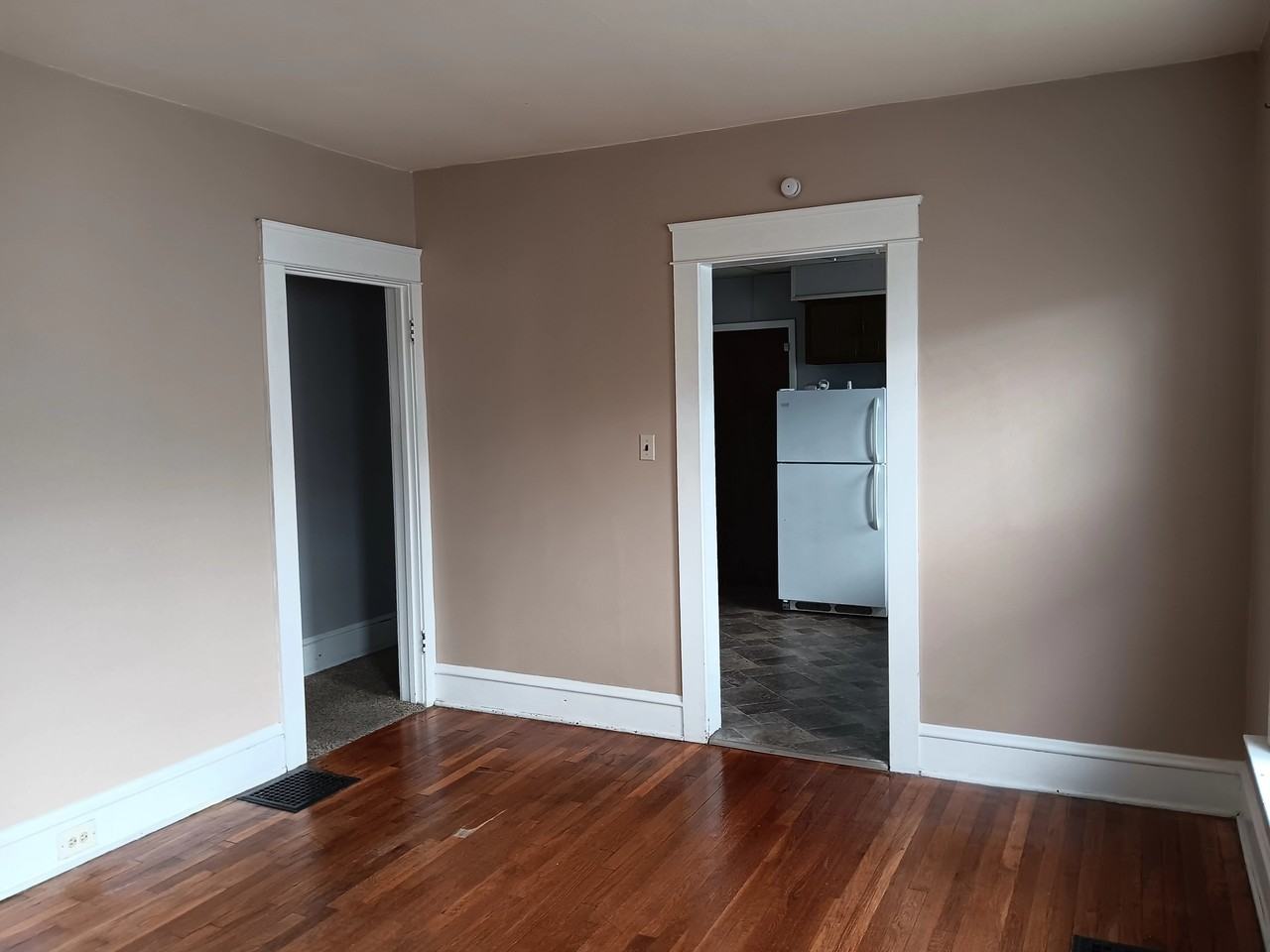 150 E 31st St - Photo 3 of 14