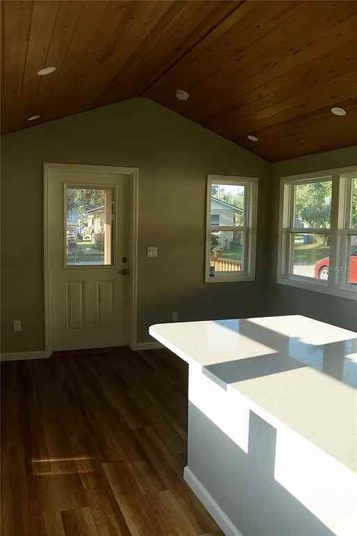 672 Tyson St #NA - Photo 3 of 10