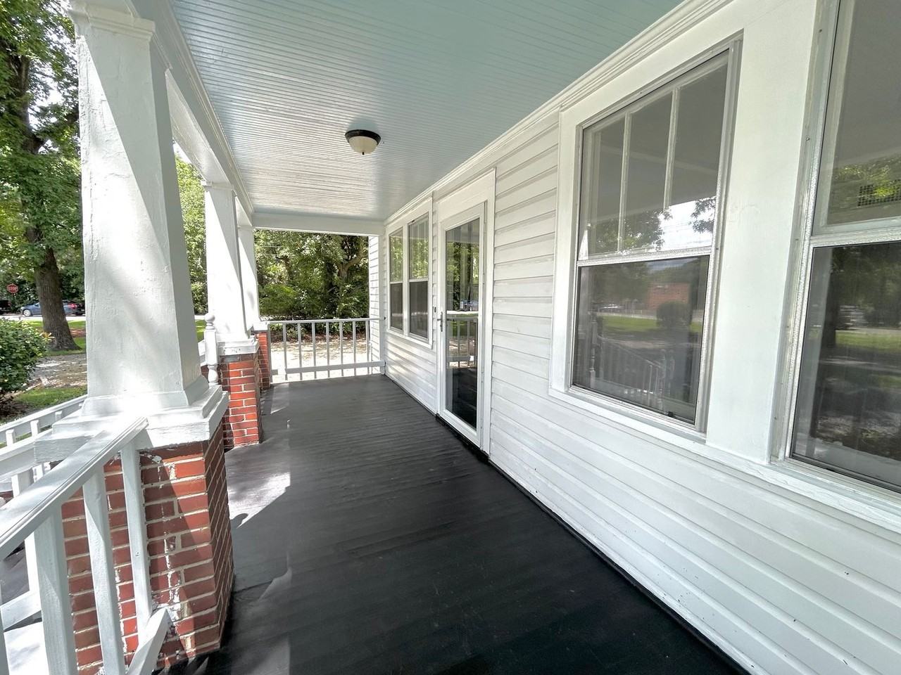 840 Wappoo Rd - Photo 3 of 16