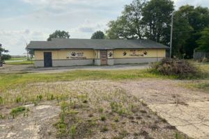 featured image of 402 W Railroad St
