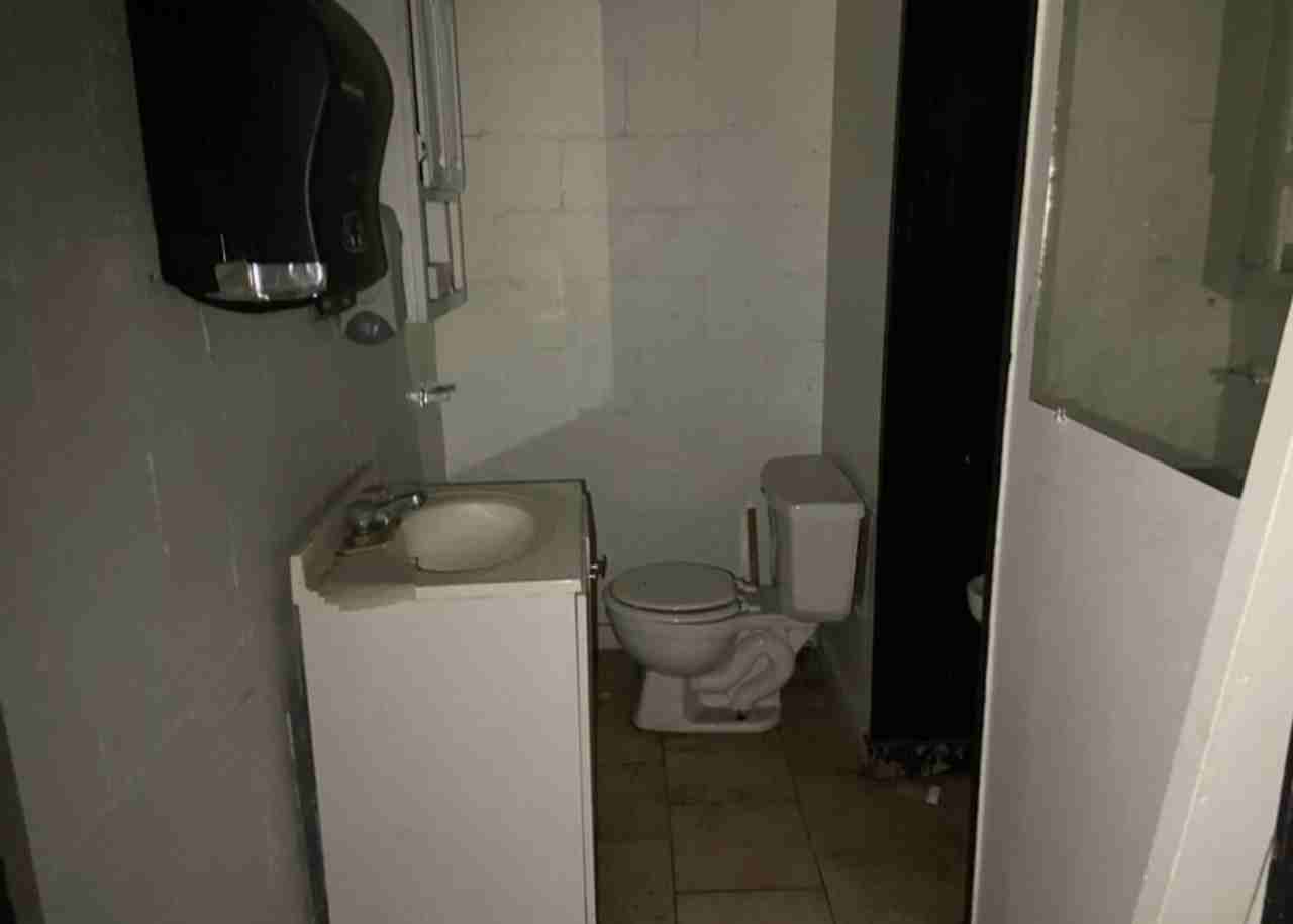 402 W Railroad St - Photo 5 of 12