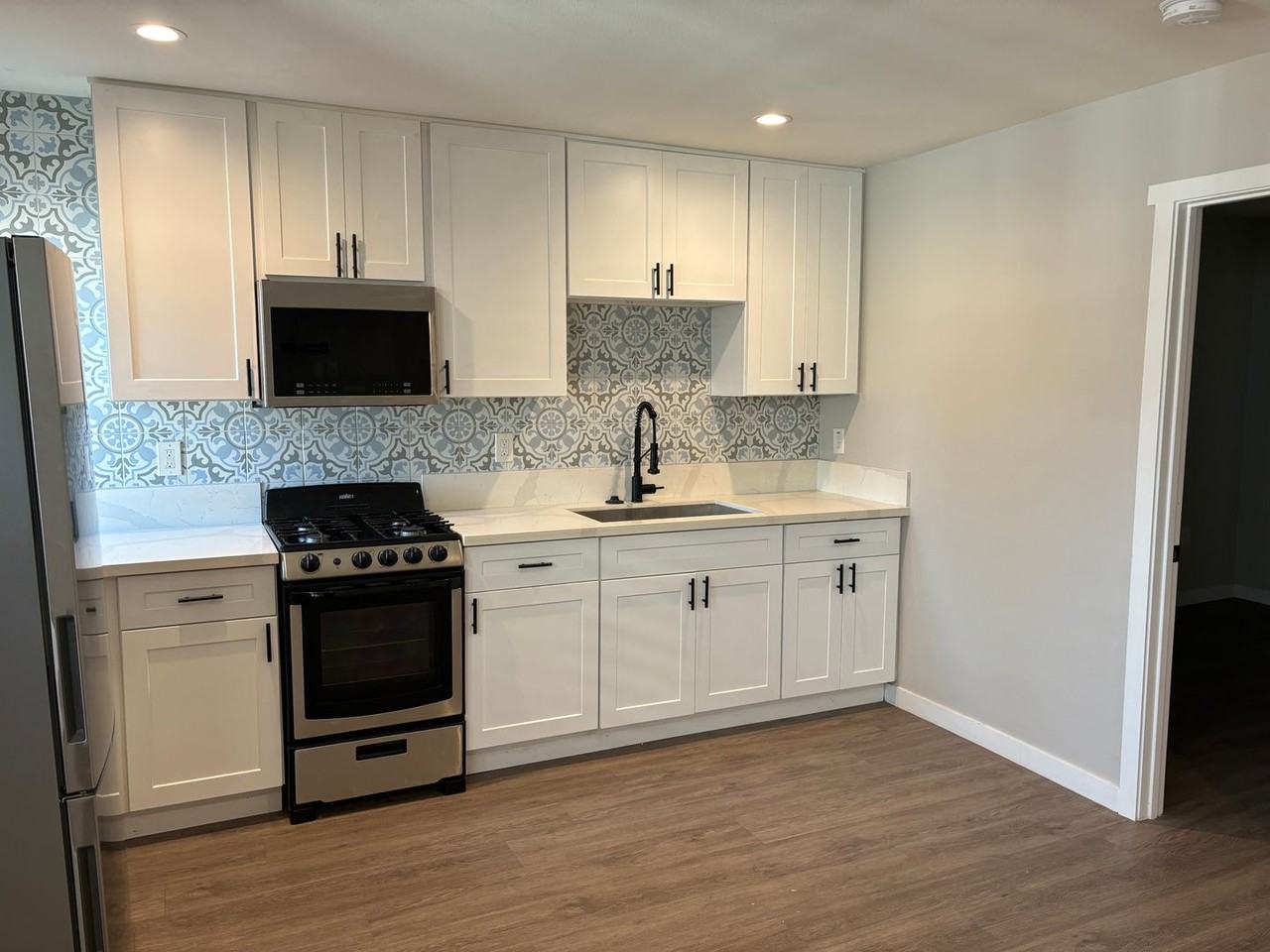 189 N Waverly St - Photo 2 of 10