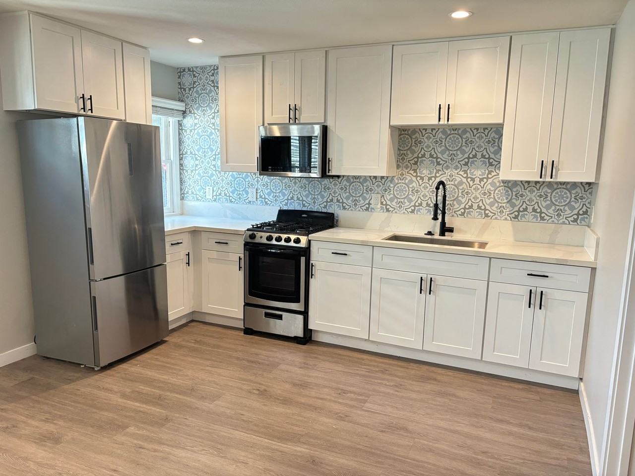 189 N Waverly St - Photo 3 of 10