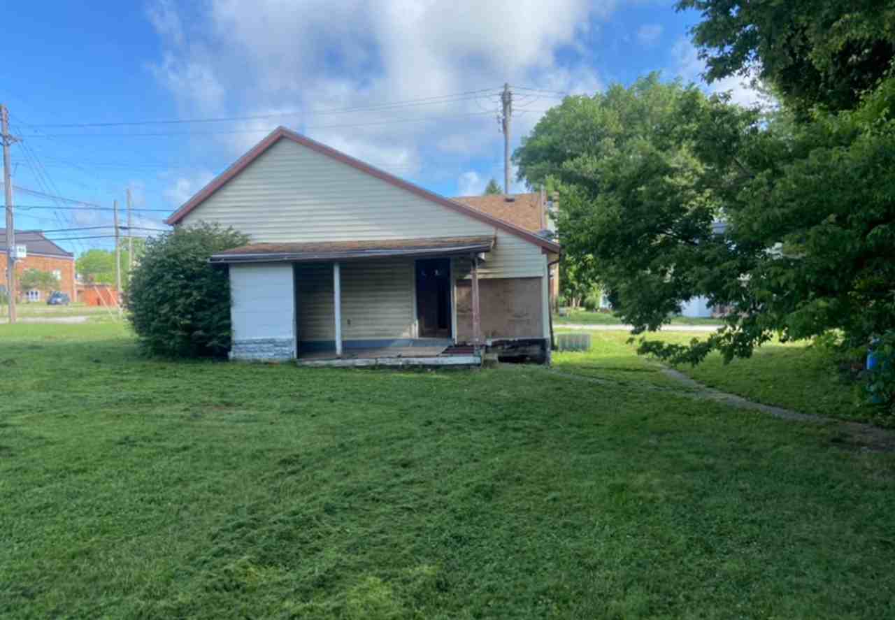 206 E Main St - Photo 2 of 9