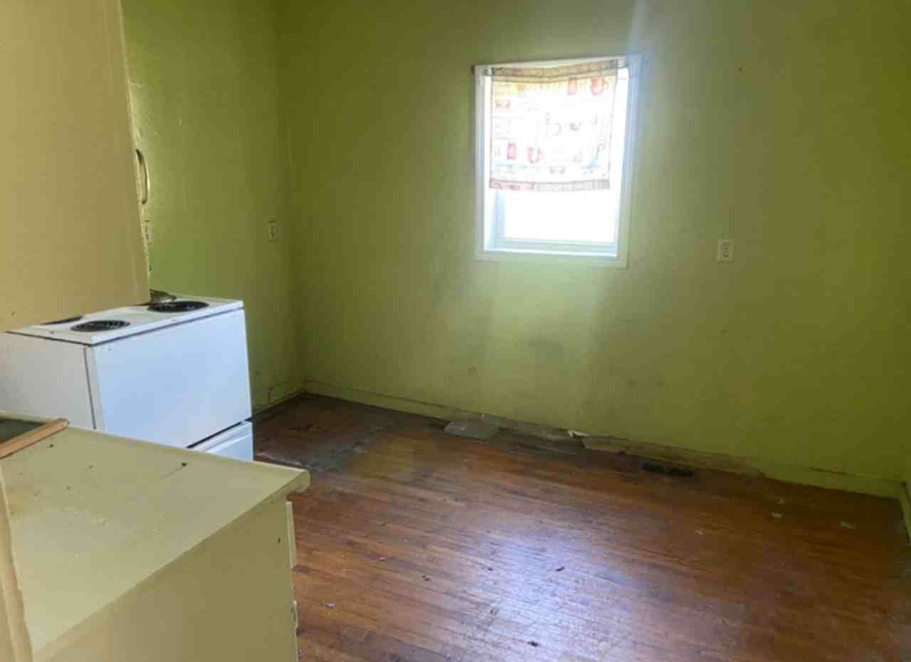 206 E Main St - Photo 3 of 9