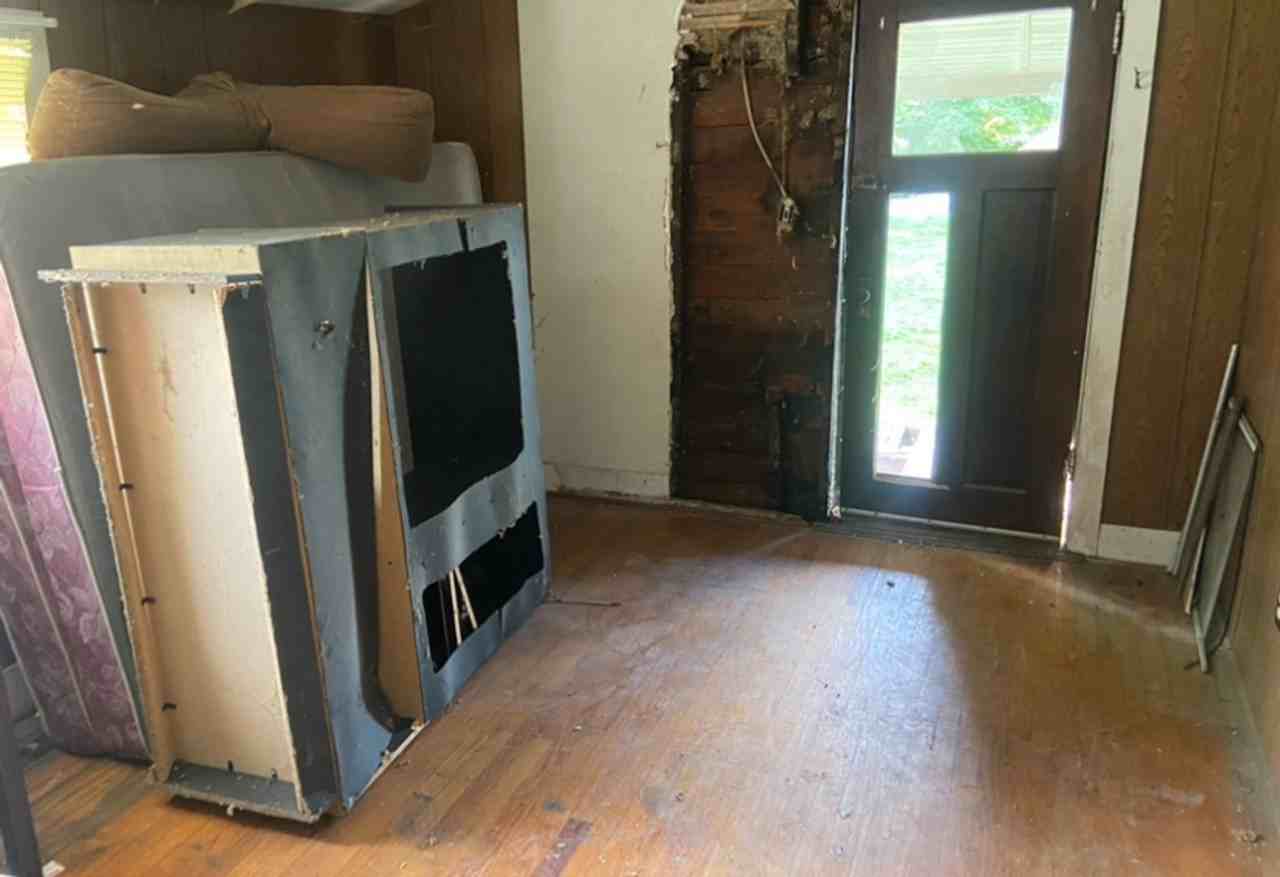 206 E Main St - Photo 5 of 9