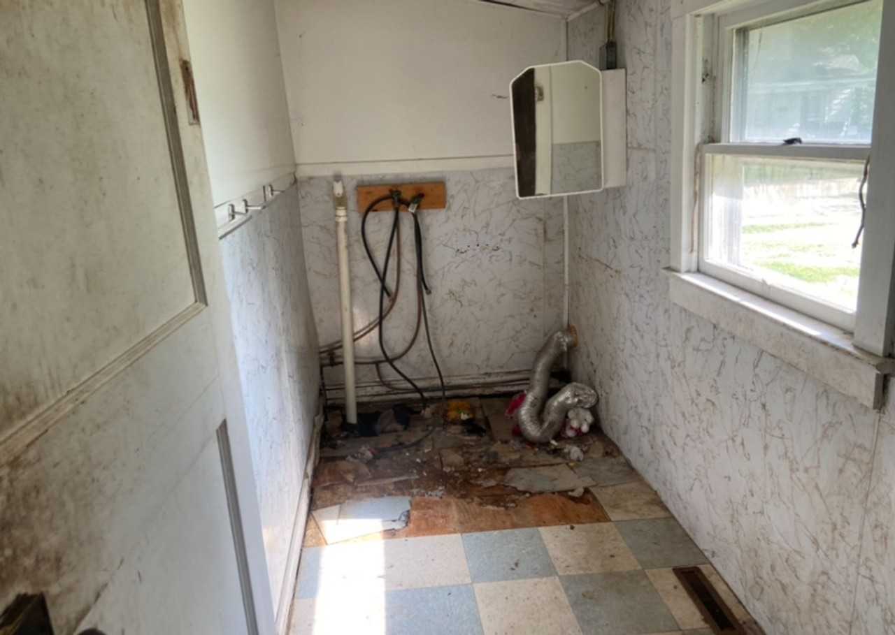 206 E Main St - Photo 6 of 9