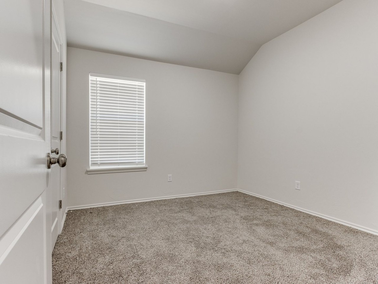 1501 Pavy Pkwy - Photo 5 of 30