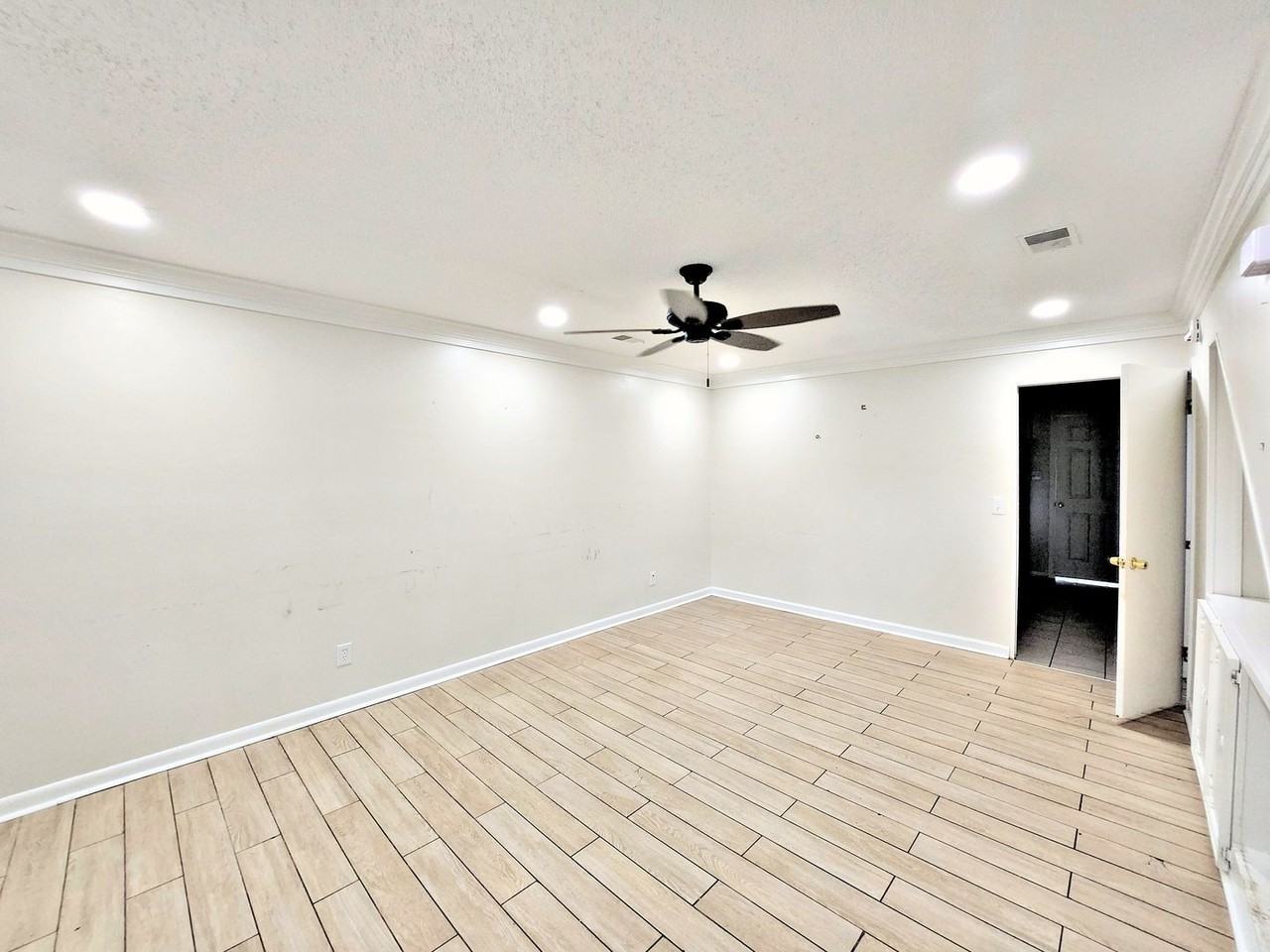 (AVI-1) 1608 O'rorke Ln - Photo 2 of 12