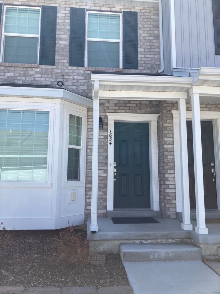 1654 E 450 N - Photo 2 of 26