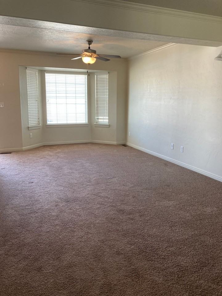 1654 E 450 N - Photo 3 of 26