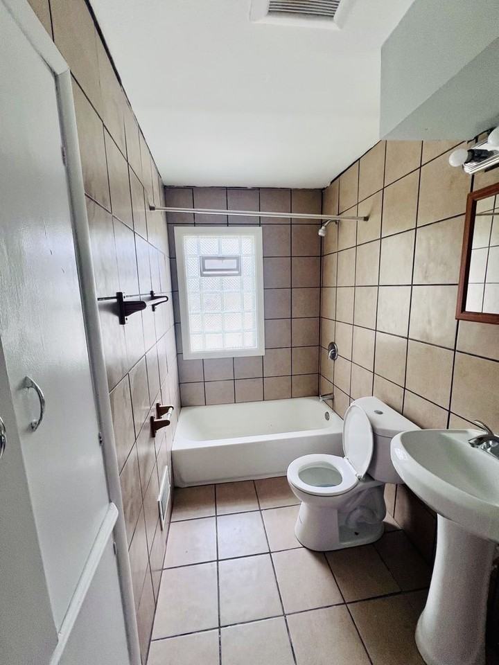 6624-6626 W Carmen Ave (Duplex) - Photo 2 of 7