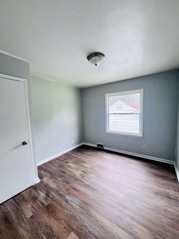6624-6626 W Carmen Ave (Duplex) - Photo 3 of 7