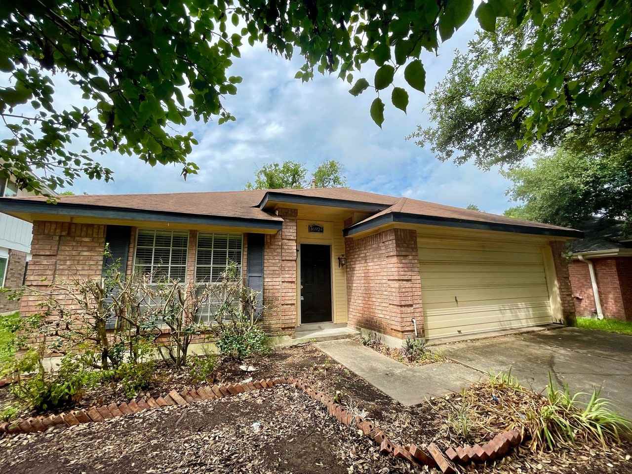 16924 Cactus Blossom Dr - Photo 2 of 39