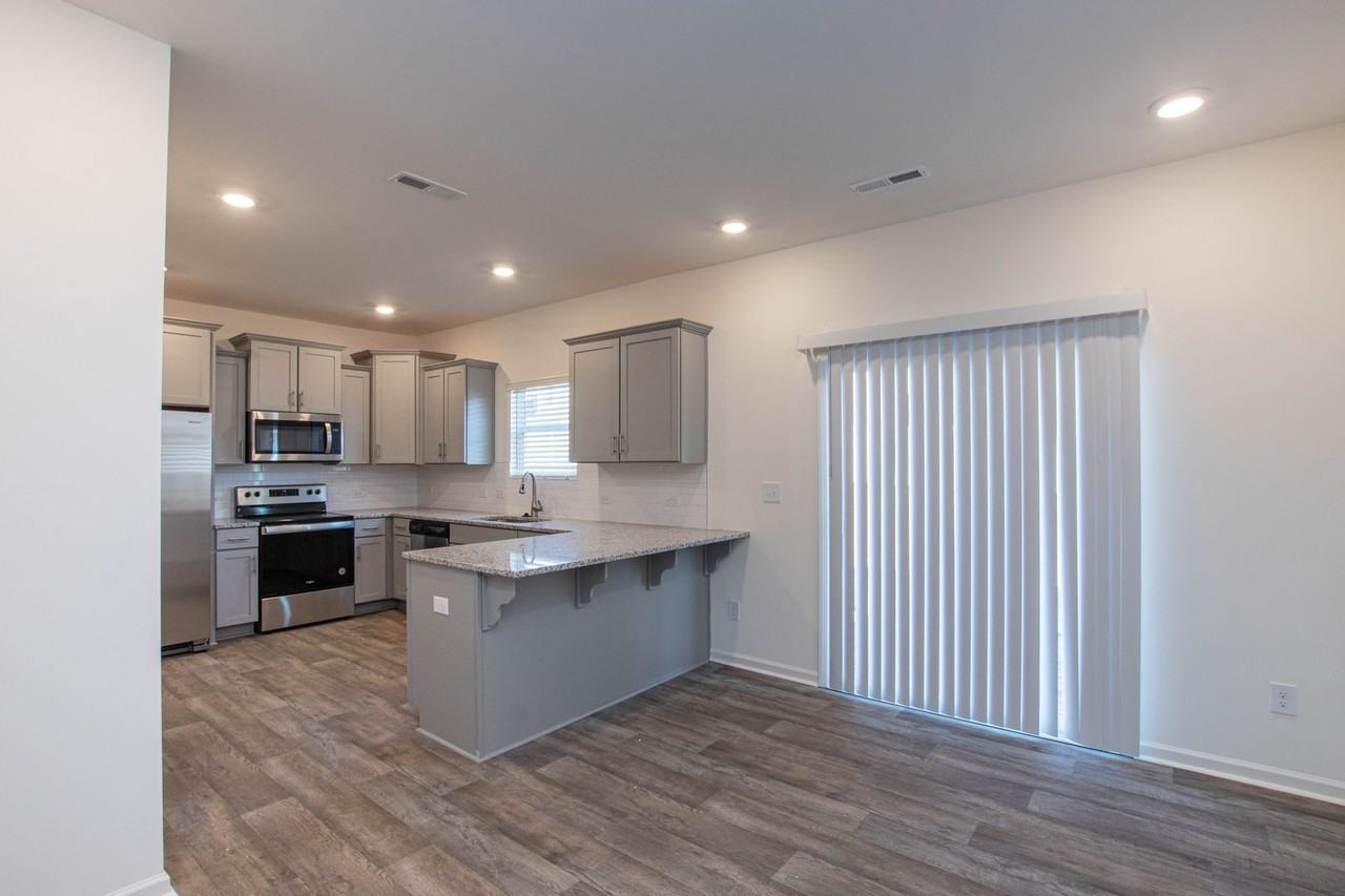 7024 Duncan Acres Dr - Photo 4 of 25