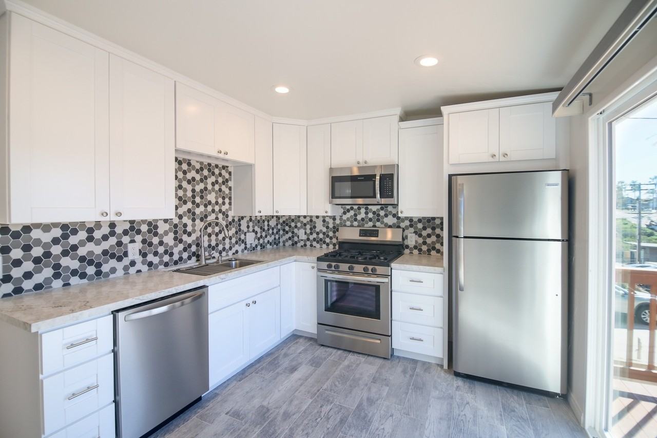 220 2nd St - Photo 5 of 24