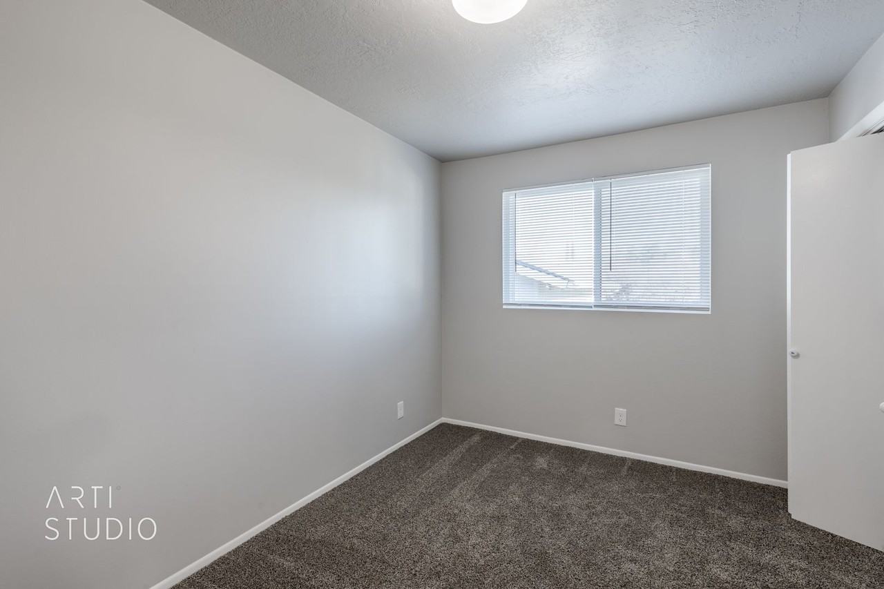 130 N 100 E - Photo 2 of 35