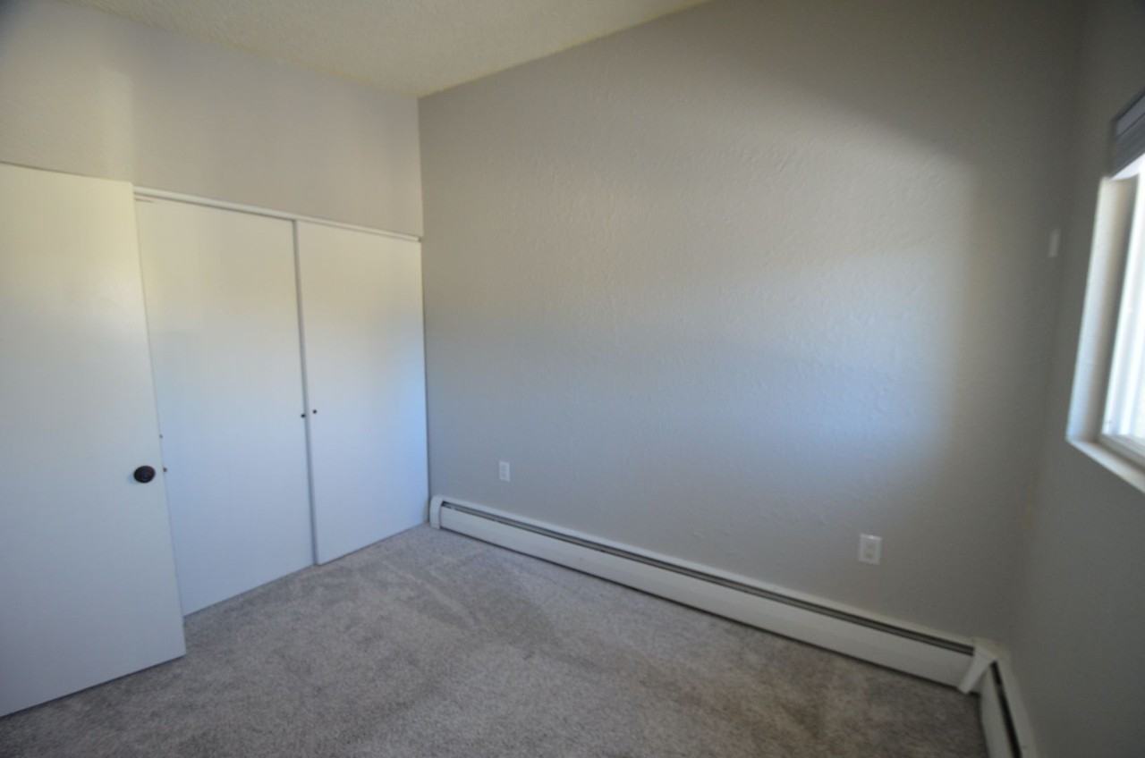 901 Fairview Blvd - Photo 2 of 18