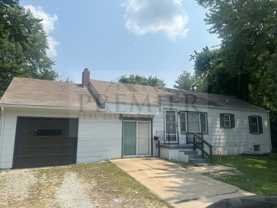 3305 S Sterling Ave - Photo 1 of 1