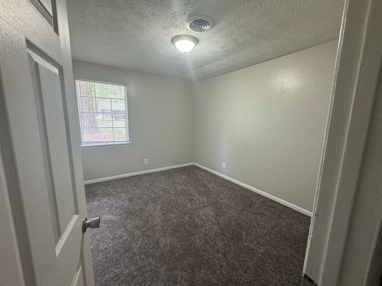 2534 Brookshire Rd - Photo 3 of 12