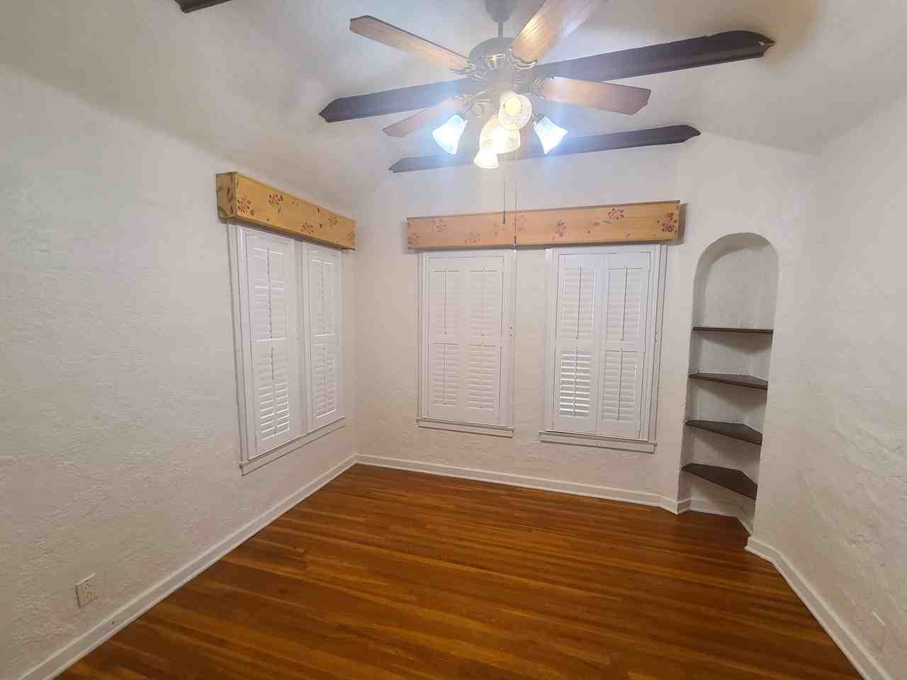 445 Rosemont St - Photo 4 of 23