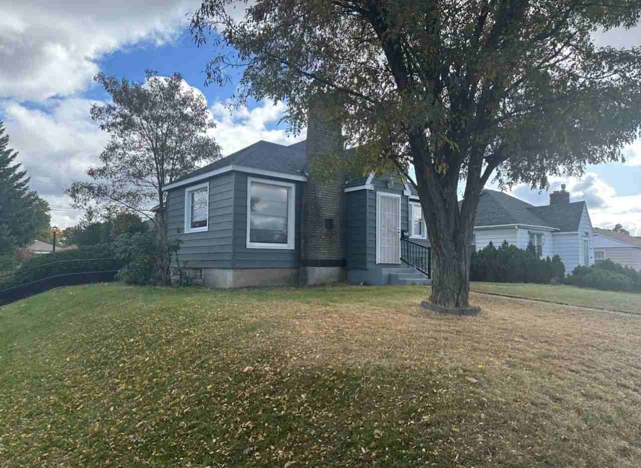 4028 N Maple St - Photo 2 of 19