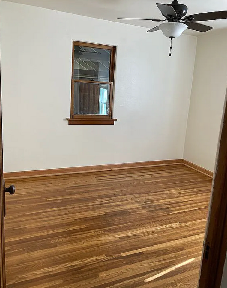 4028 N Maple St - Photo 6 of 19