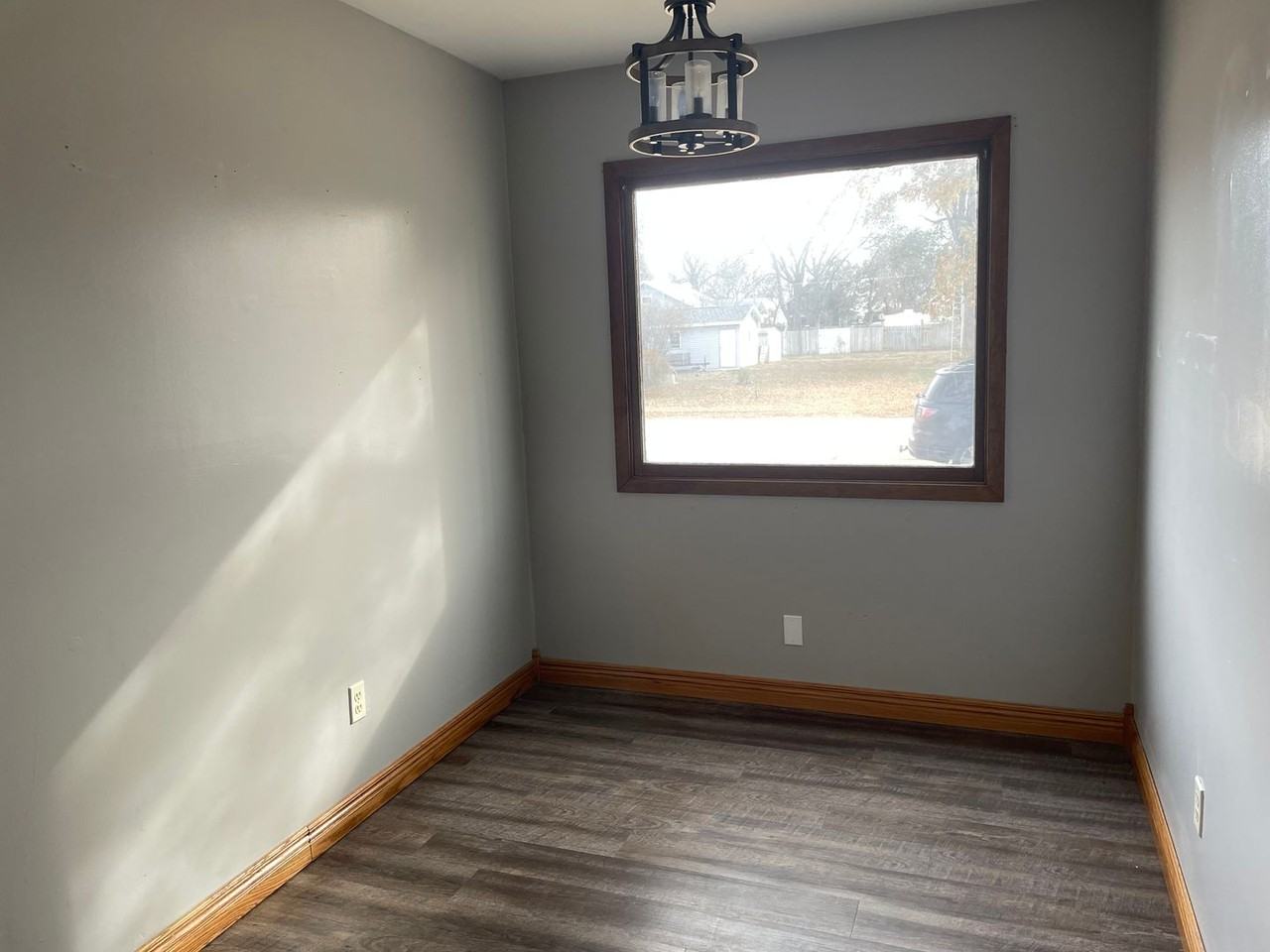 406 W 10th St - Photo 2 of 10