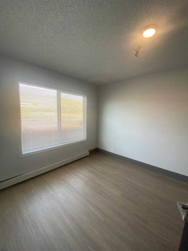 151 N Williams Ave #216 - Photo 3 of 11