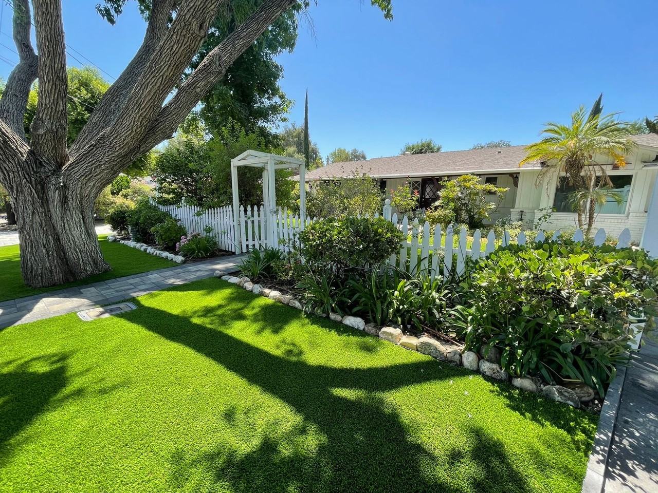 22346 Burbank Blvd - Photo 3 of 50