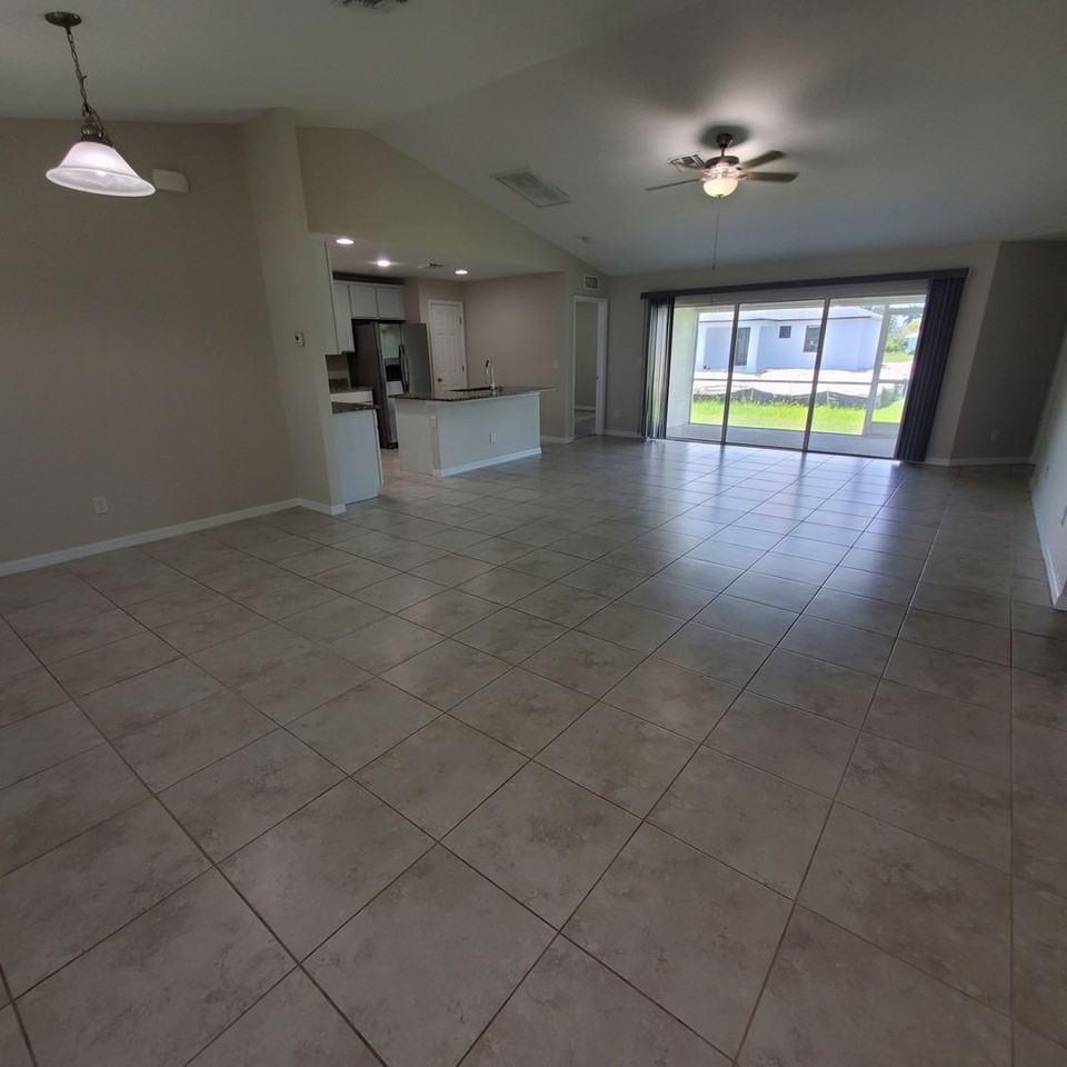 2710 Nw 5th Ter - Photo 2 of 23