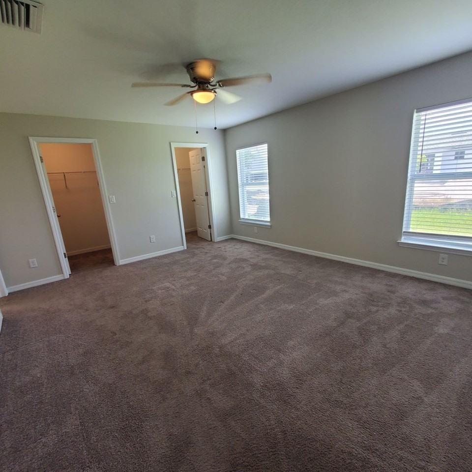2710 Nw 5th Ter - Photo 5 of 23