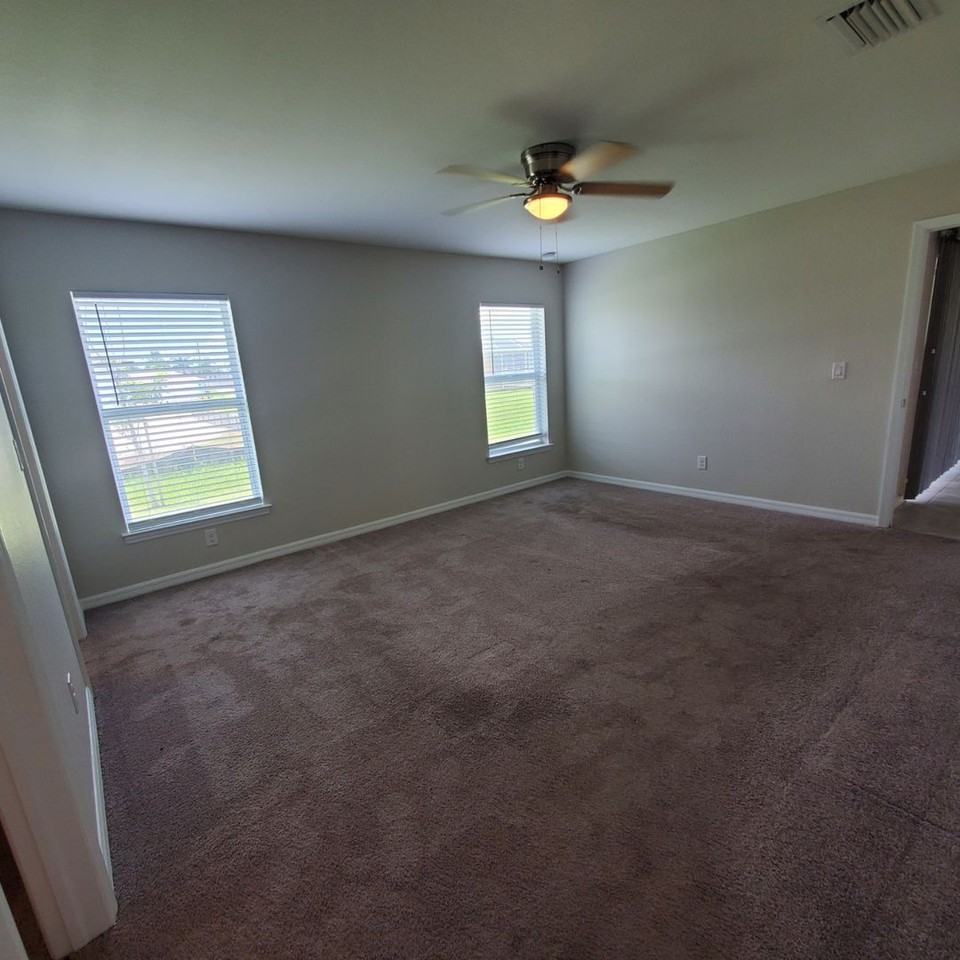2710 Nw 5th Ter - Photo 6 of 23
