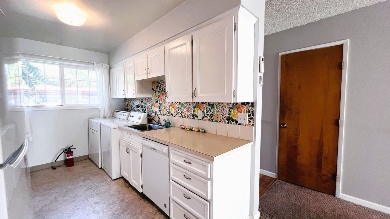 1818 Ne 19th St - Photo 3 of 20