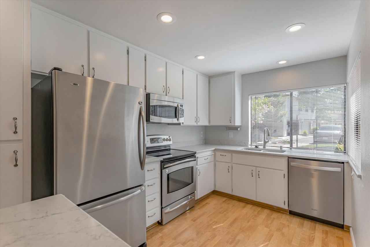 5484 Colony Field Dr - Photo 3 of 15